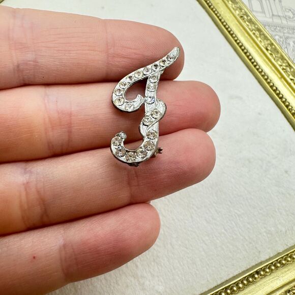 Vintage Jewelry Letter F Brooch in Silver tone Rhinestone monogram F Pin - Picture 1 of 3